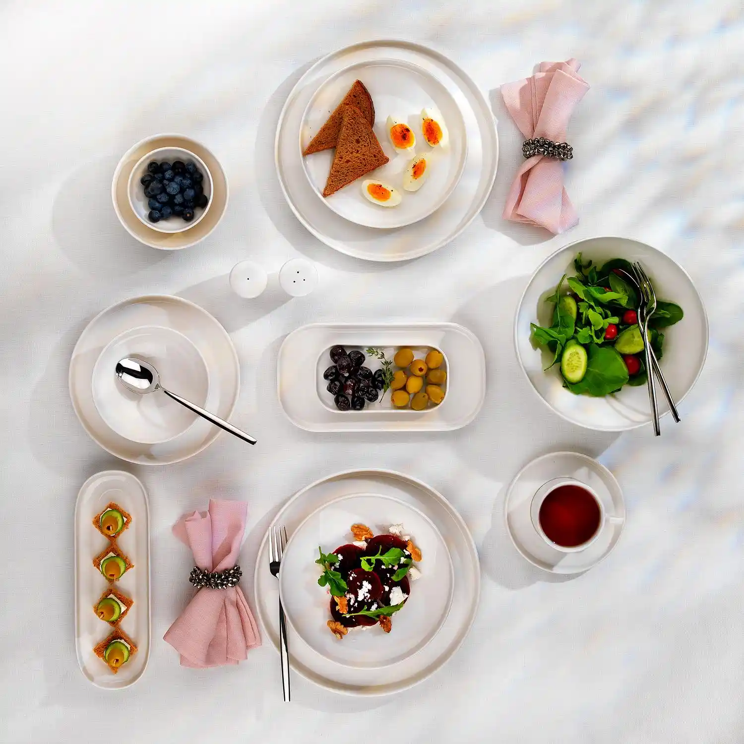 Yemek ve Kahvaltı Takımlarıyla Dekorasyonunuzu Zenginleştirme Rehberi