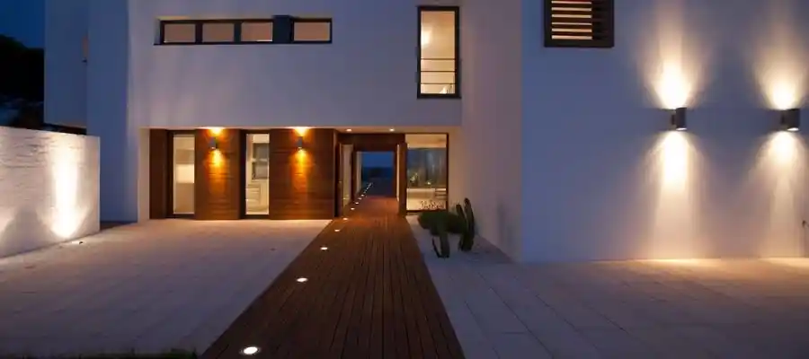 Yerden Işıklan<dı>rma ile Modern ve Şık Dekorasyon Çözümleri Rehberi