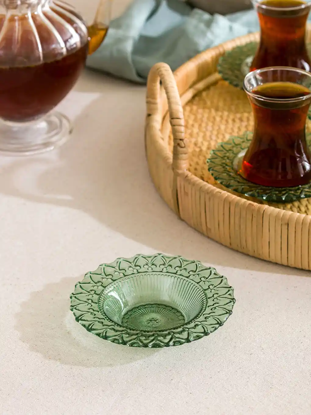 Yeşil Çay Tabağı ile Doğal ve Zarif Dekorasyon Fikirleri ve Kullanım Önerileri