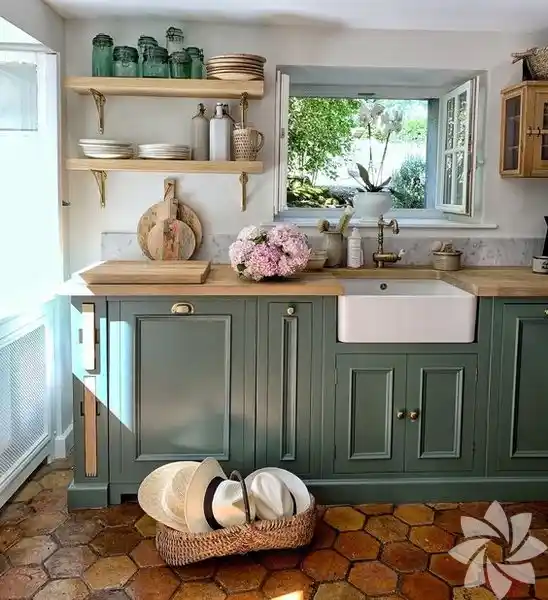Yeşil Eskitme Mutfak Dolaplarıyla Doğal ve Şık Dekorasyon Çözümleri