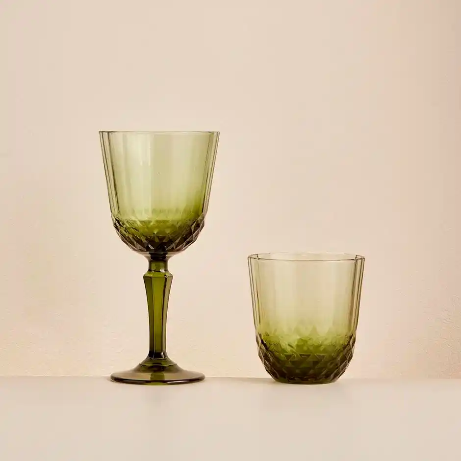 Yeşil Kadeh ile Dekorasyonda Zarafet ve Canlılık İçin Stil Önerileri