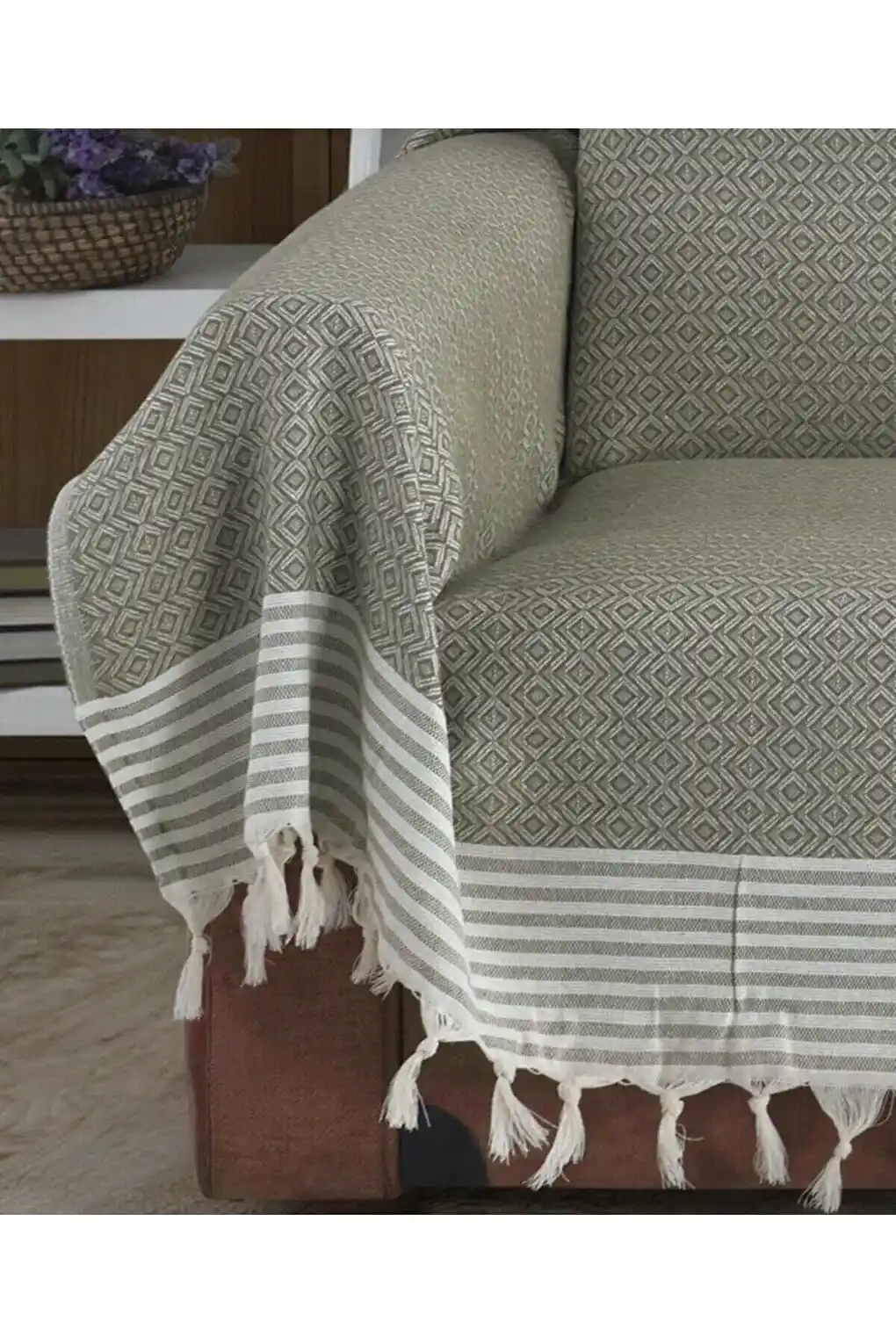 Yeşil Koltuk Örtüsü ile Dekorasyonda Doğal ve Şık Dokunuşlar