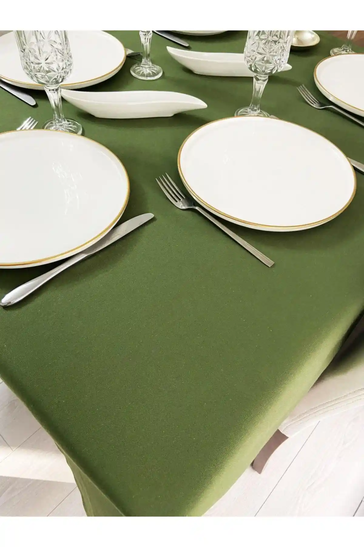 Yeşil Masa Örtüsü ile Doğallık ve Şıklığı Bir Arada Yaratmanın Yolları