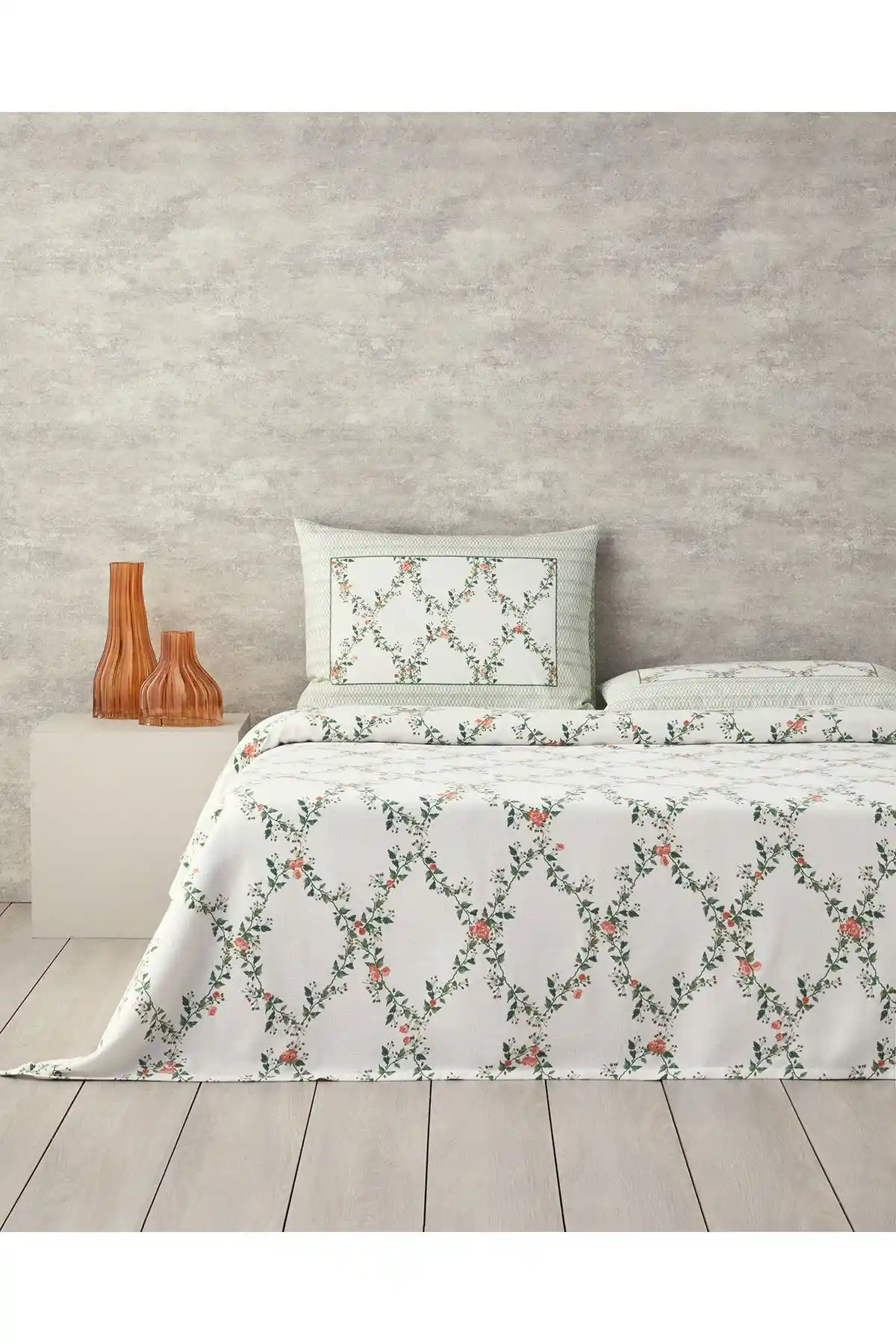 Yeşil Pike Takımlarıyla Yatak Odalarınıza Doğal ve Şık Bir Atmosfer Katın