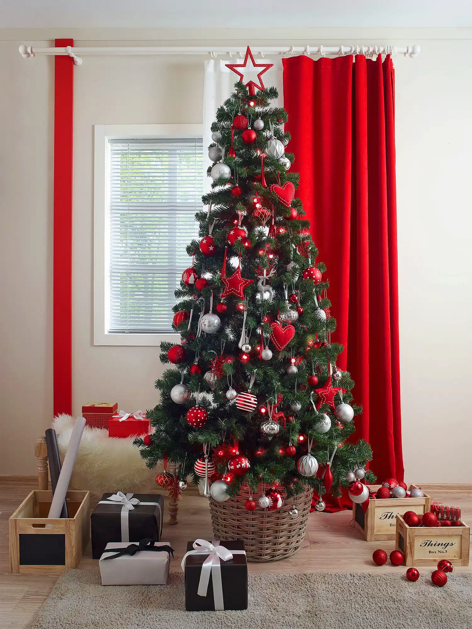 Yılbaşı Ağacı Süsleme Rehberi: Temalar, İpuçları ve Dekorasyon Önerileri