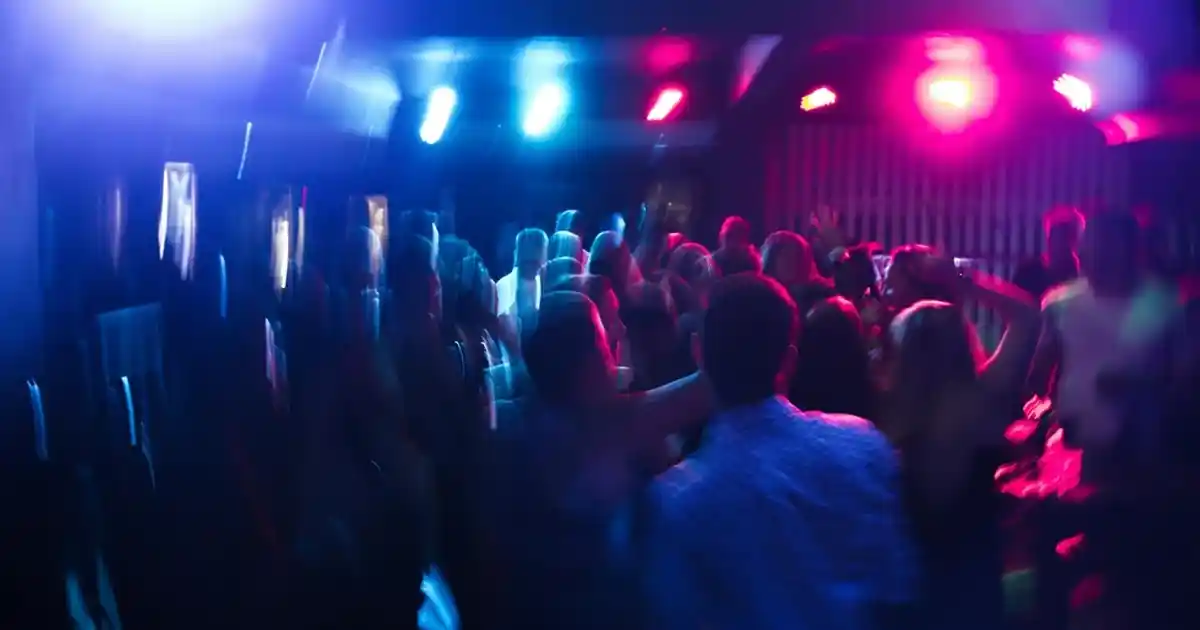 Yılbaşı Cam Süsleri ile Evinizi Şık ve Renkli Bir Atmosfere Dönüştürün