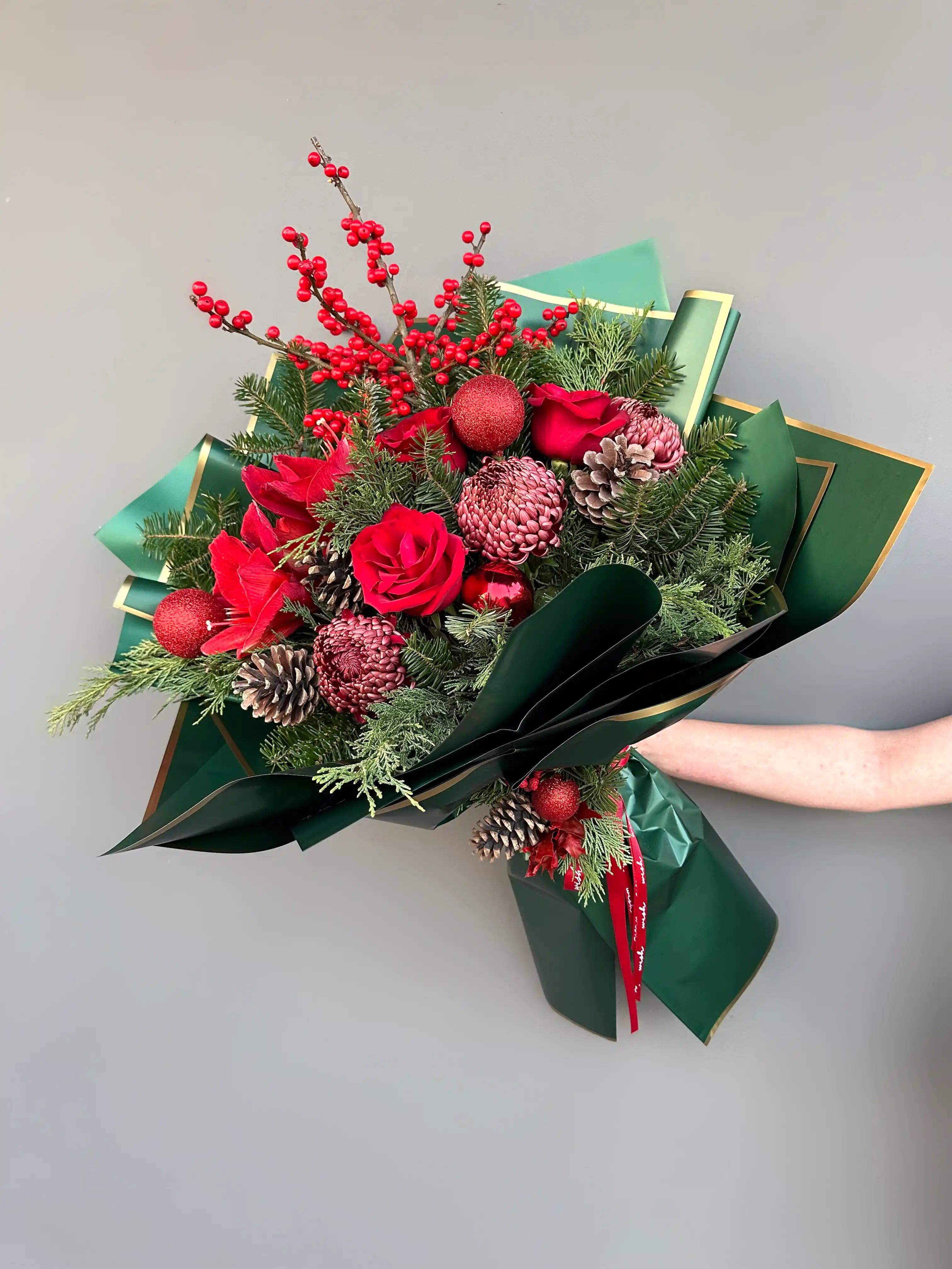 Yılbaşı Dekorasyonunda Çiçek Seçimi ve Süsleme İpuçları