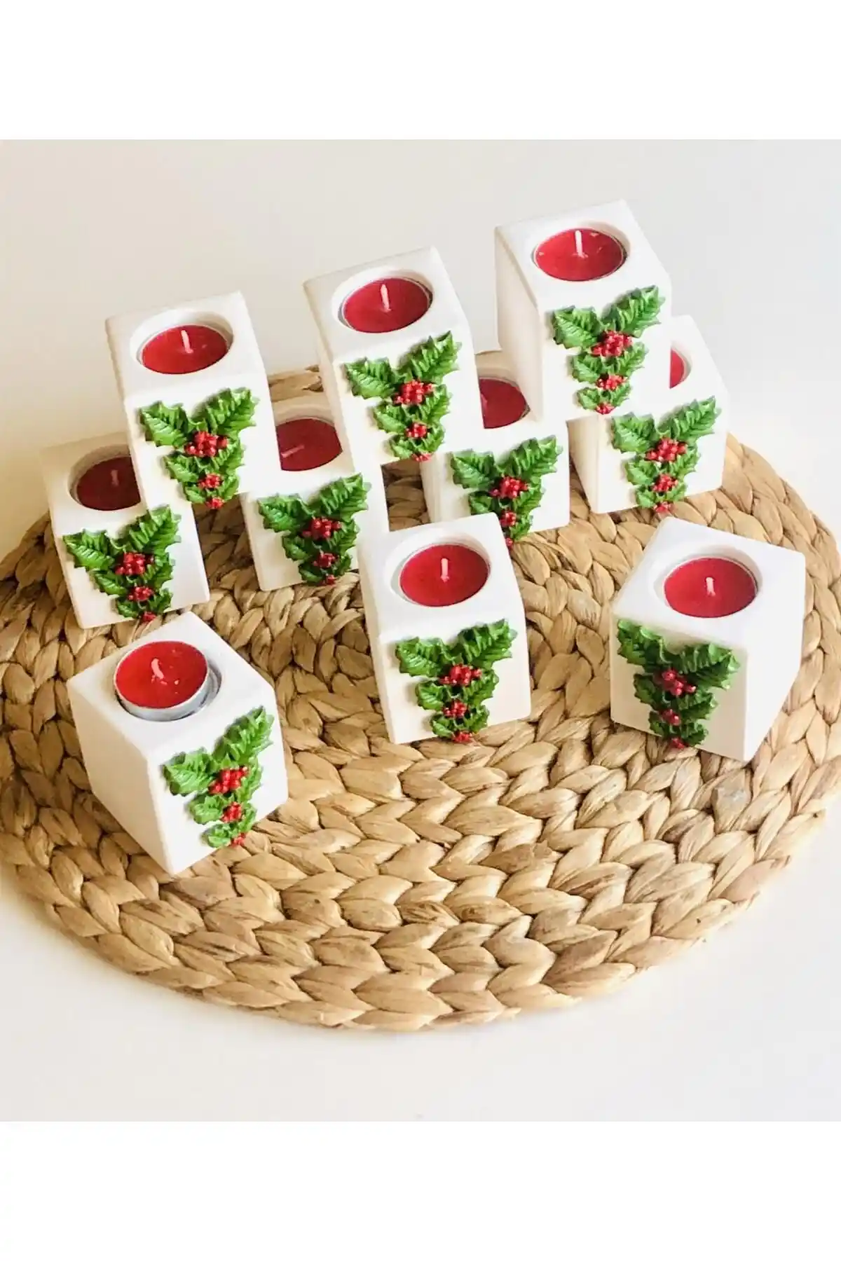 Yılbaşı Dekorasyonunda Mumluklerin Sihirli Dokunuşu ve Farklı Tasarım Seçenekleri