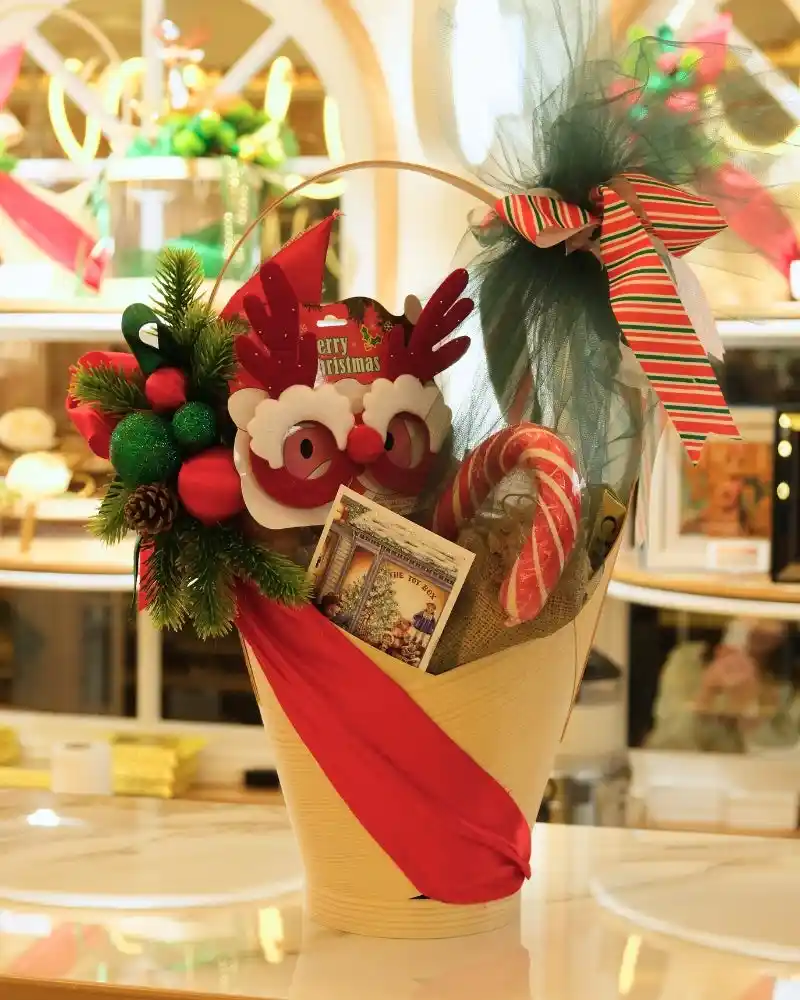 Yılbaşı Dekorasyonunda Paketlerin Rolü ve Yaratıcı Kullanım Fırsatları