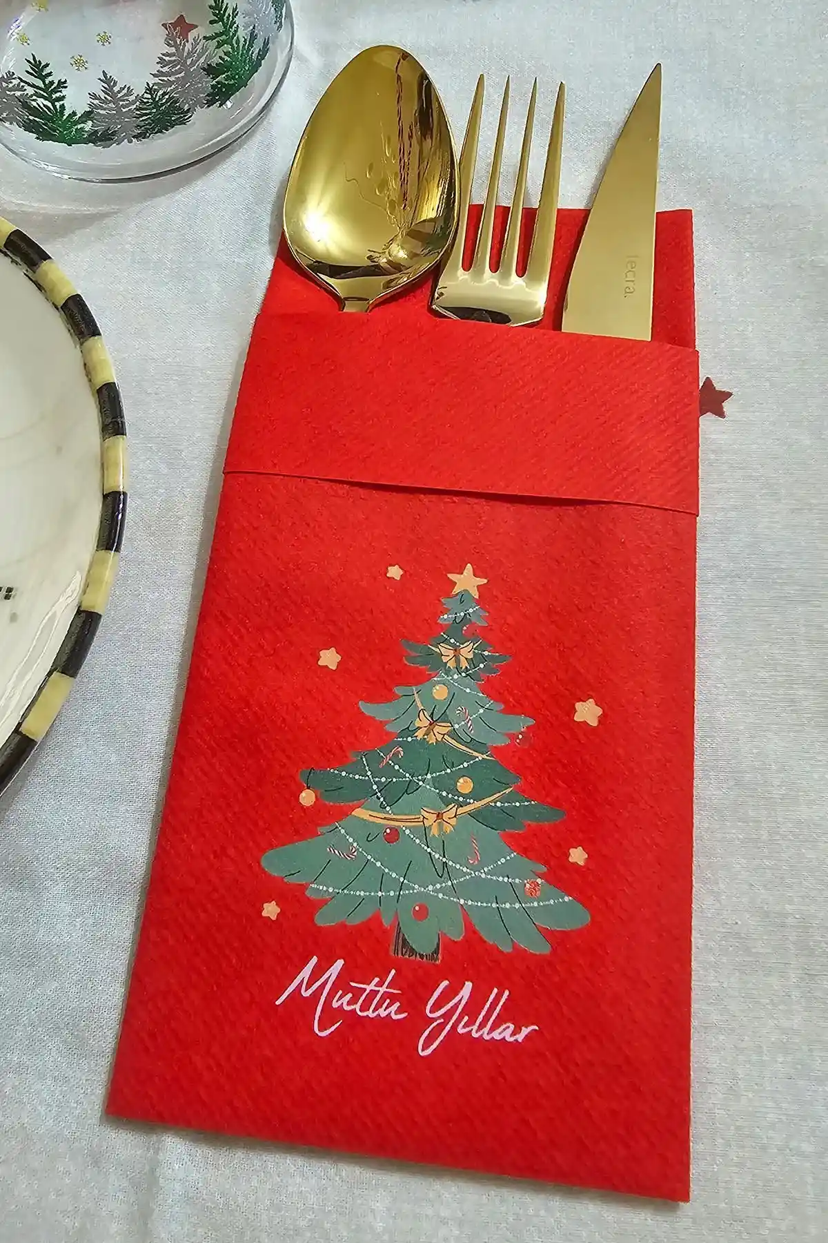 Yılbaşı Dekorasyonunda Peçetelerin Rolü ve Yaratıcı Kullanım İpuçları