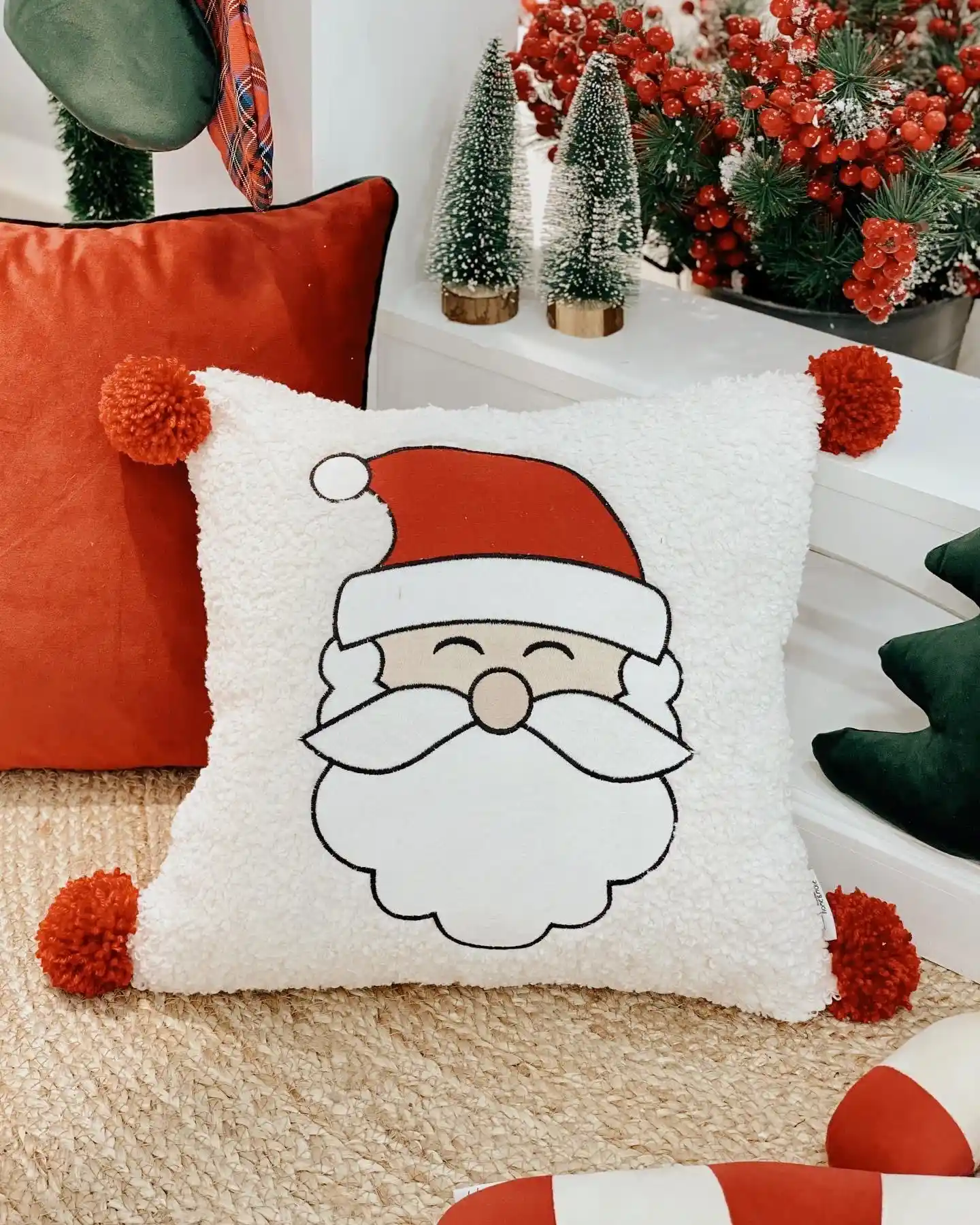 Yılbaşı Dekorasyonunda Yastık Kılıflarının Rolü ve Trendleri Hakkında Detaylı Bilgi