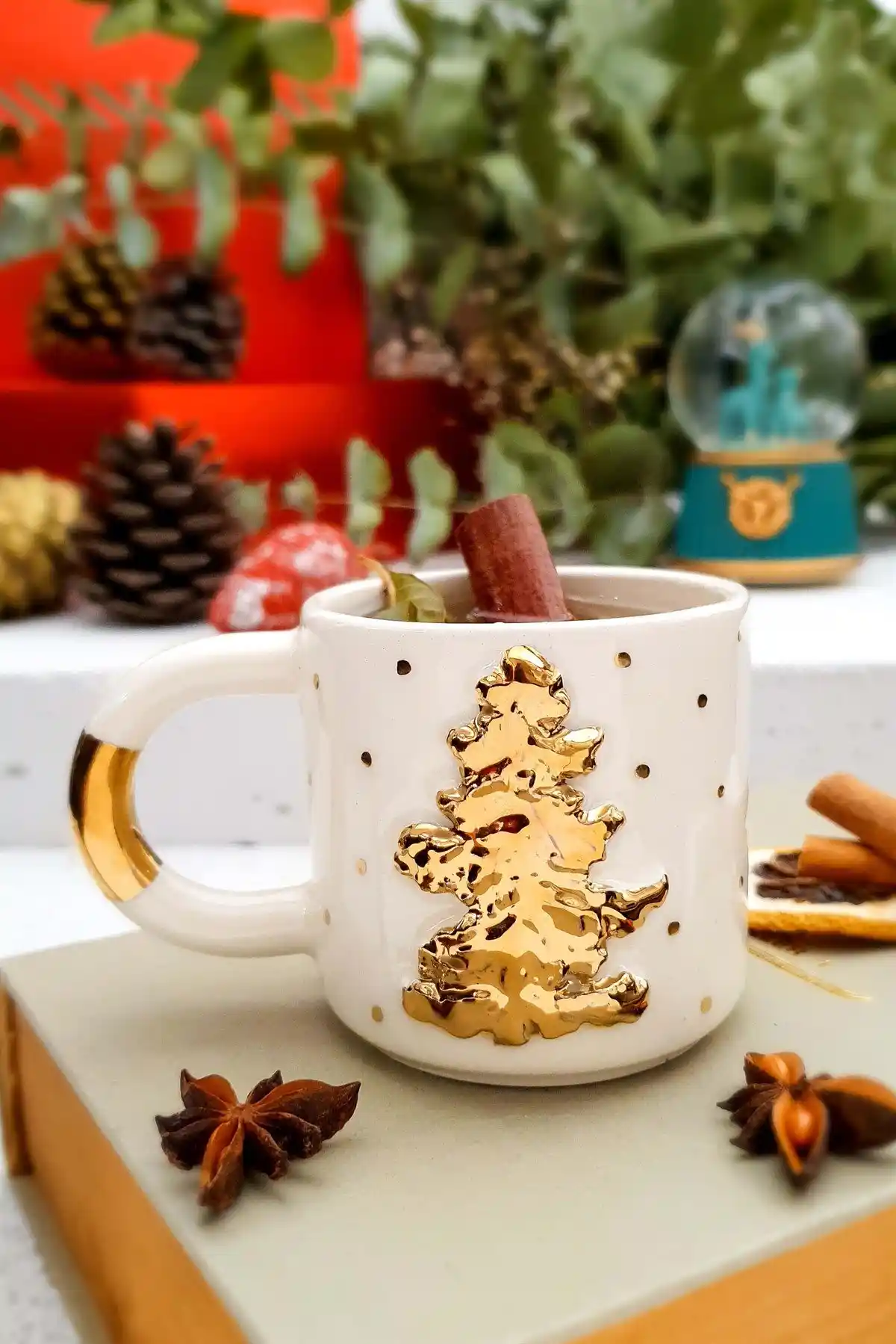 Yılbaşı Dekorasyonunda Yeni Yıl Fincanlarının Yaratıcı Kullanımı ve İpuçları