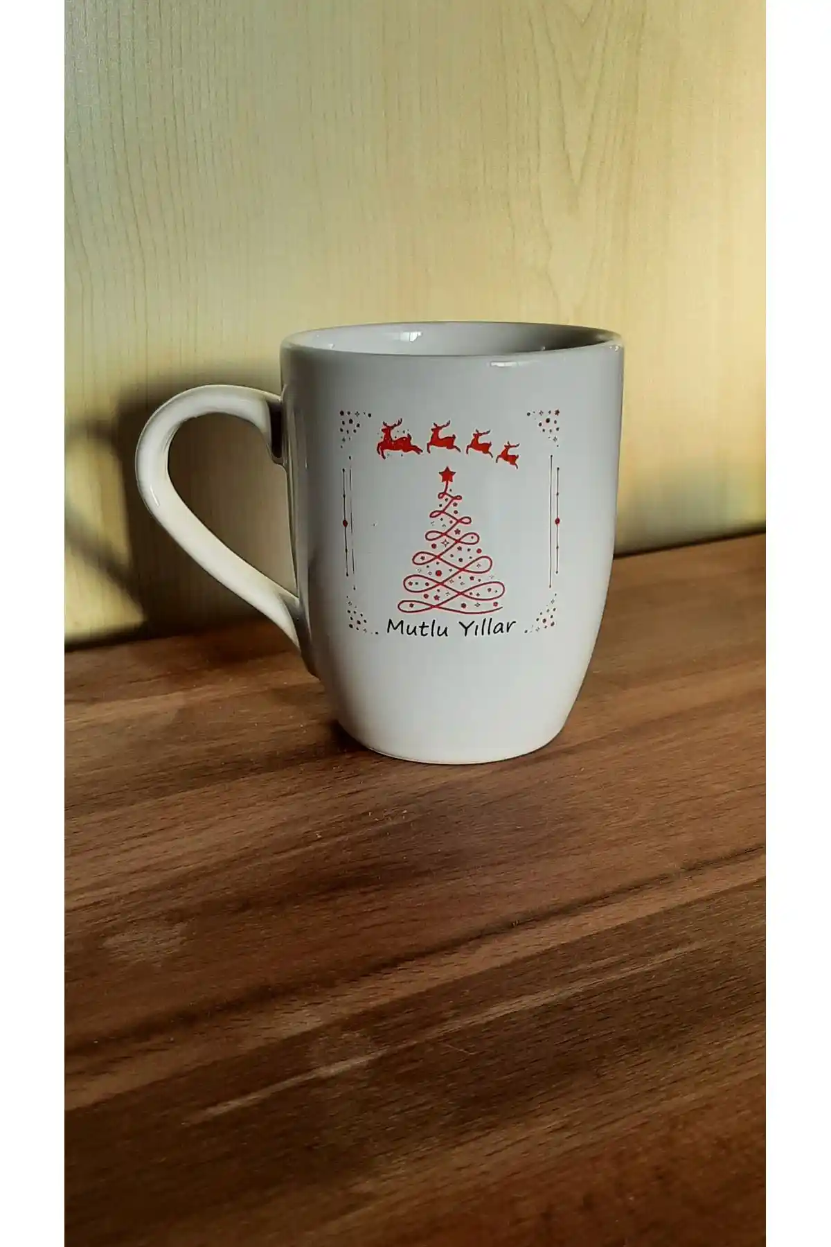 Yılbaşı Kupaları ile Dekorasyonunuzu Geliştirin ve Kutlamalara Şıklık Katın