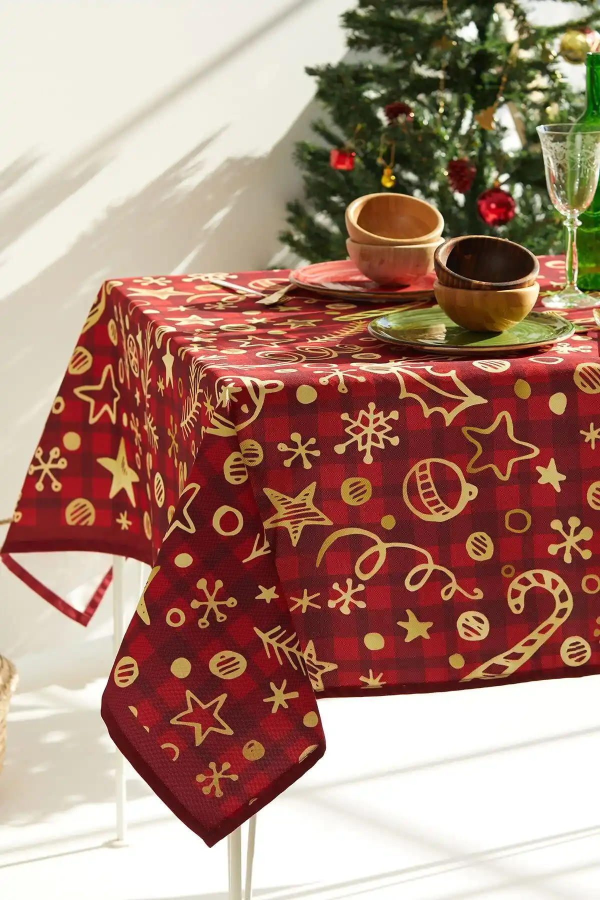 Yılbaşı Masa Örtüsü Dekorasyonunda Trendler ve Zarif Seçenekler