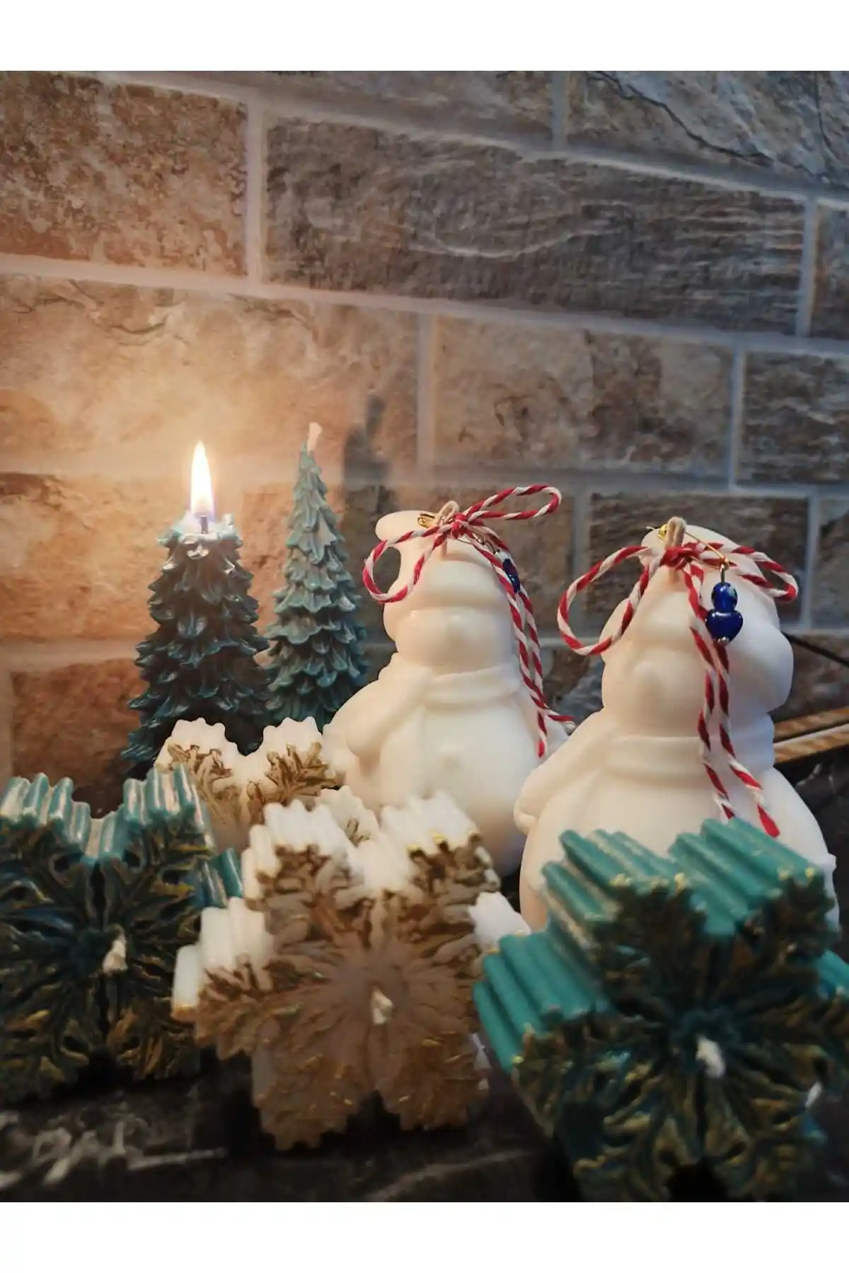 Yılbaşı Mumlarıyla Dekorasyonunuzu Şık ve Sıcak Bir Atmosfere Dönüştürün