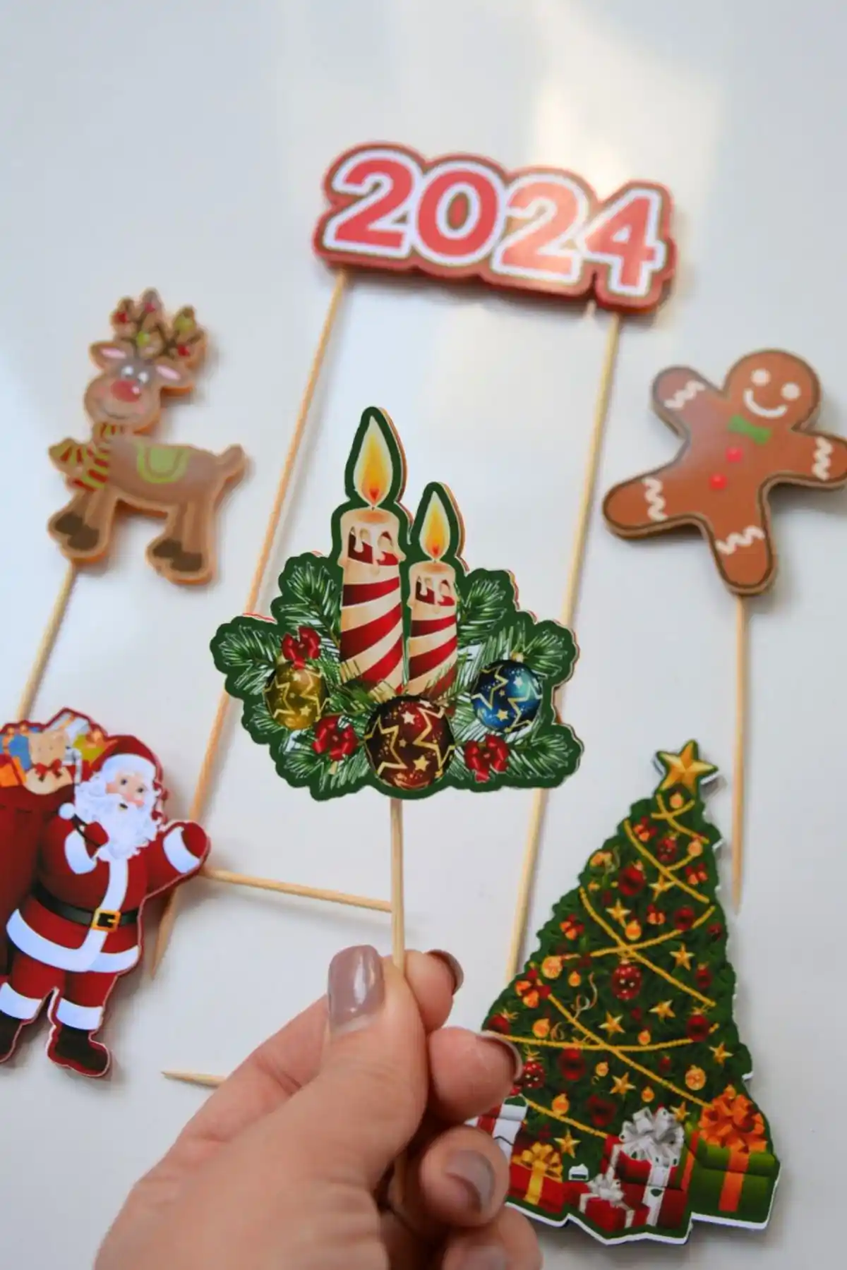 Yılbaşı Pasta Süsleri ile Dekorasyonunuzu Göz Kamaştırıcı Hale Getirin