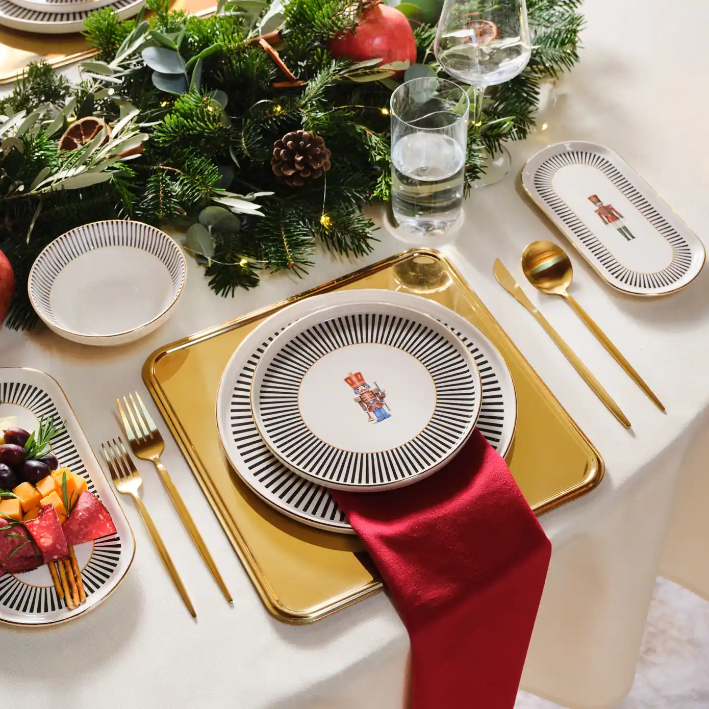 Yılbaşı Yemek Takımı ve Dekorasyon İpuçlarıyla Unutulmaz Sofralar Yaratın
