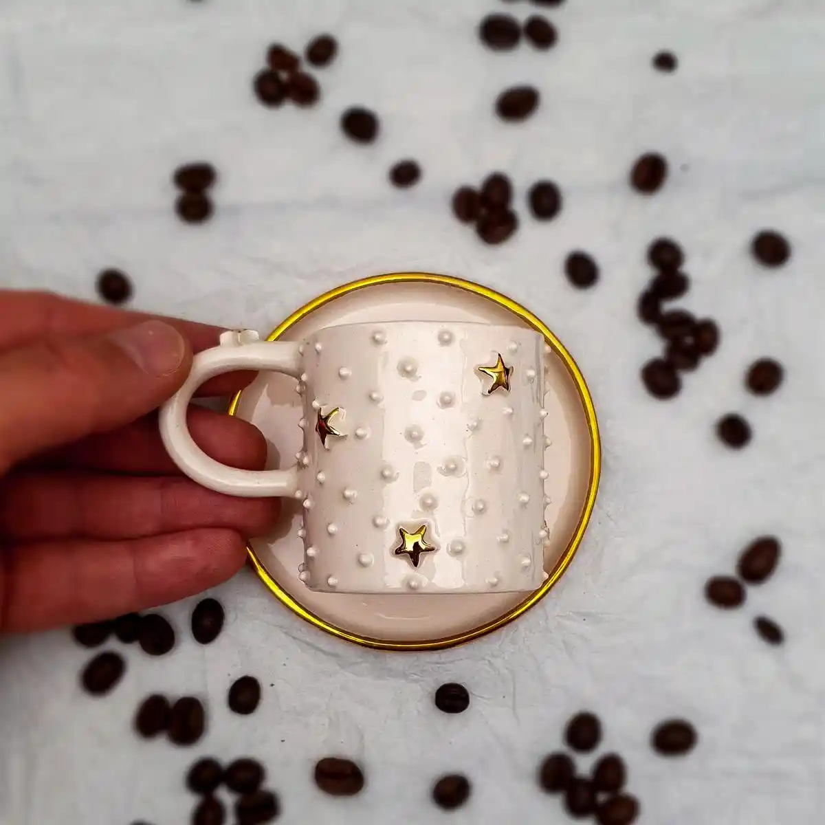 Yılzlı Kahve Fincanlarıyla Dekorasyonda Şık ve Kişisel Dokunuşlar Yapın