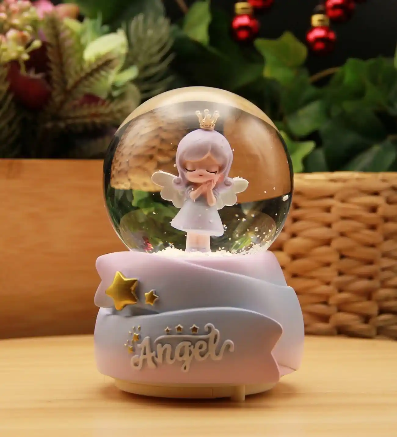 Yılzlı Kar Küresi Dekorasyonunda Sihirli ve Büyüleyici Bir Detay Olarak Kullanımı