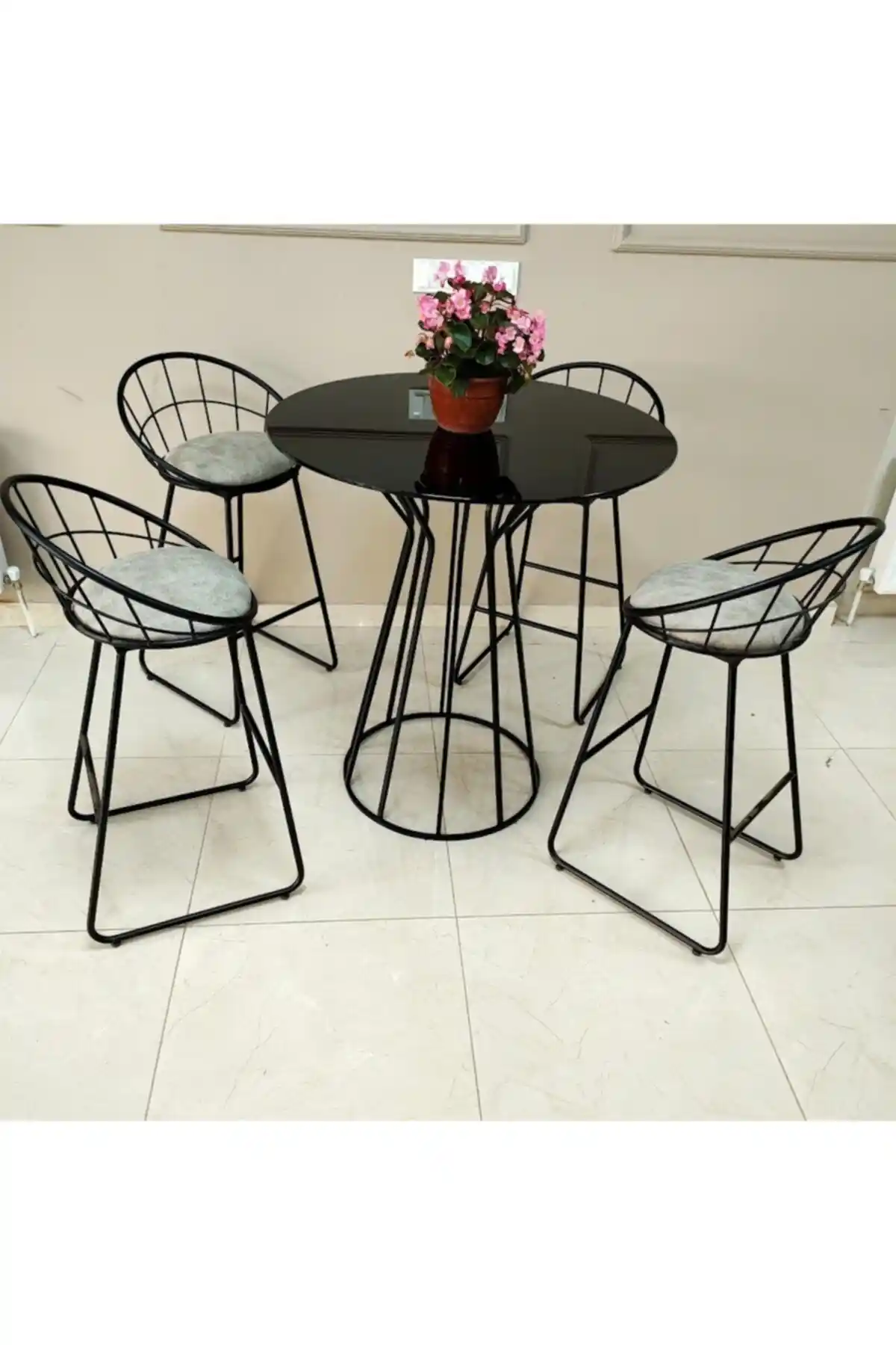 Yüksek Masa Sandalyesi Seçimi ve Dekorasyon İpuçlarıyla Mekanlarınızı Geliştirin