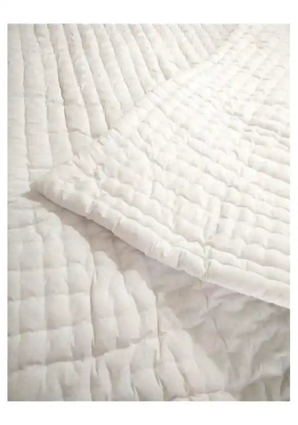 Yün Yorgan Seçimi ve Fiyatları: Dekorasyonda Doğal Konforun Yeri