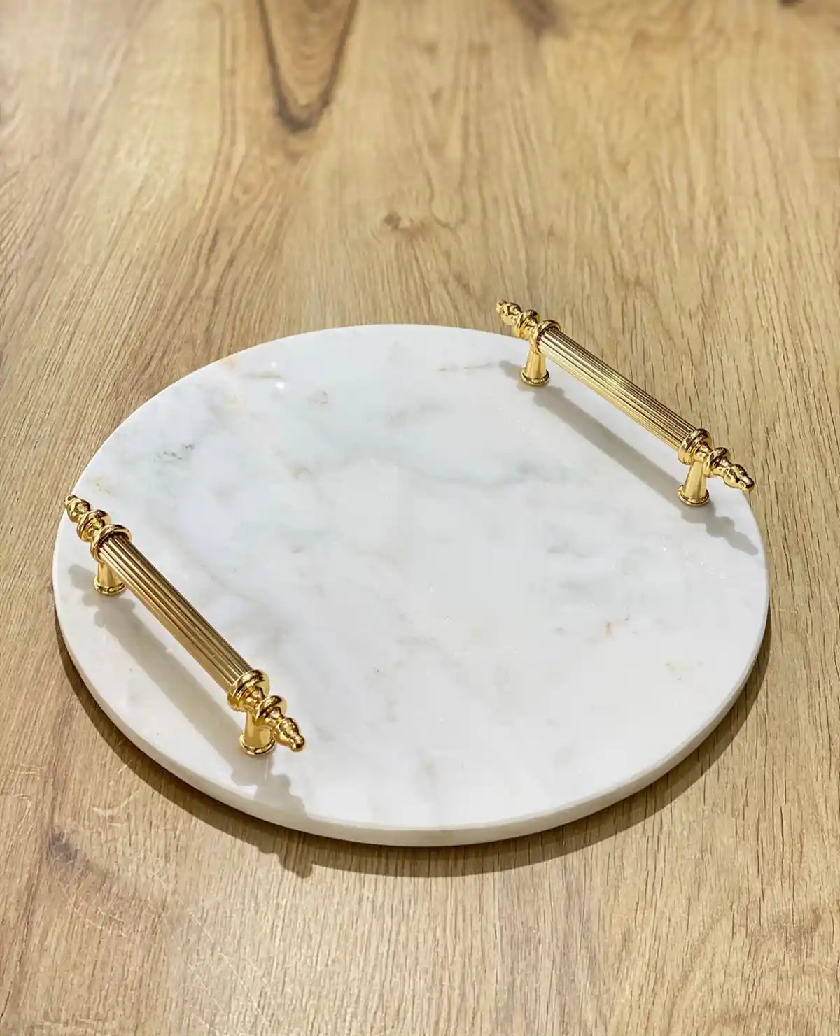 Yuvarlak Mermer Tepsi ile Dekorasyonda Estetik ve Fonksiyonellik Nasıl Sağlanır