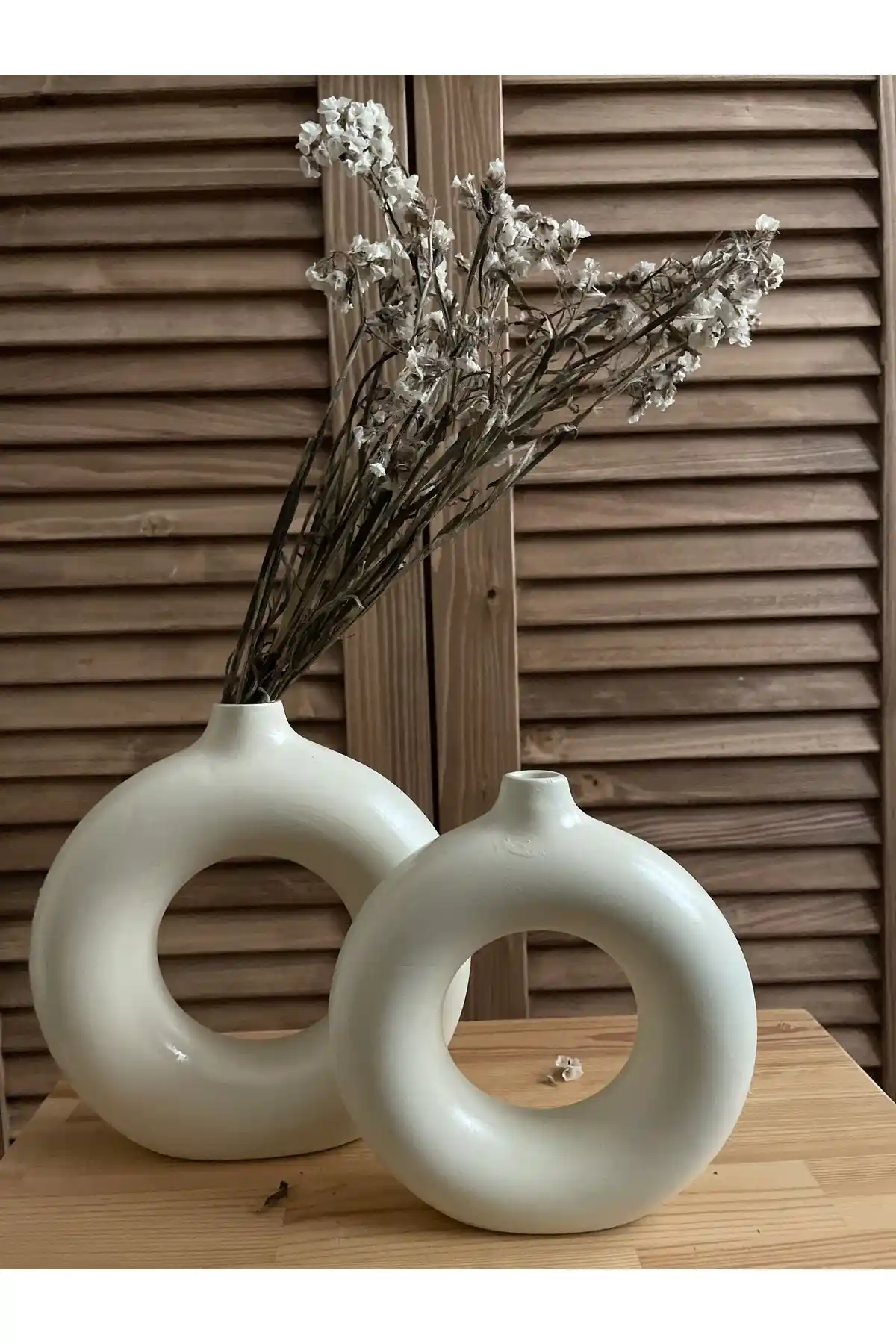 Yuvarlak Vazolar ile Dekorasyonda Zarafet ve Şıklık Sağlayan Modern ve Klasik Tasarımlar