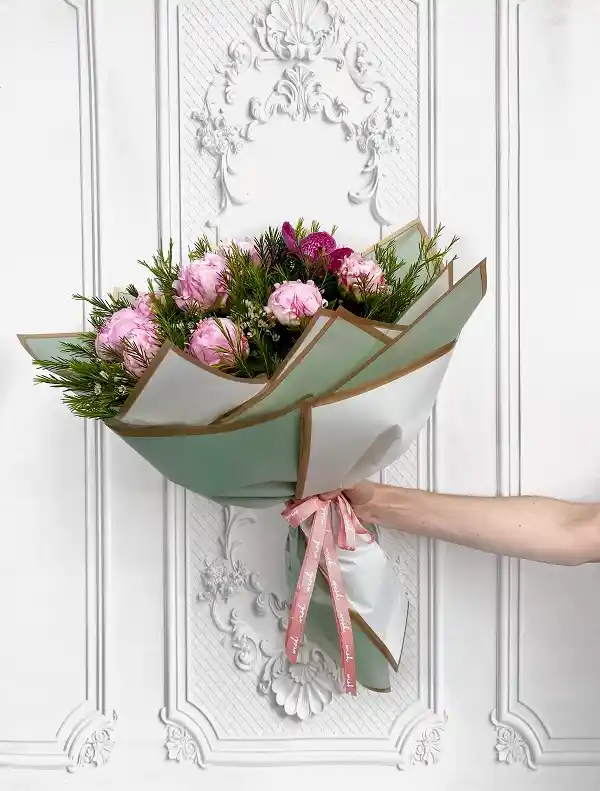 Zarif Çiçeklerle Dekorasyonda Şıklık ve Doğanın Zarafeti Nasıl Yansıtılır