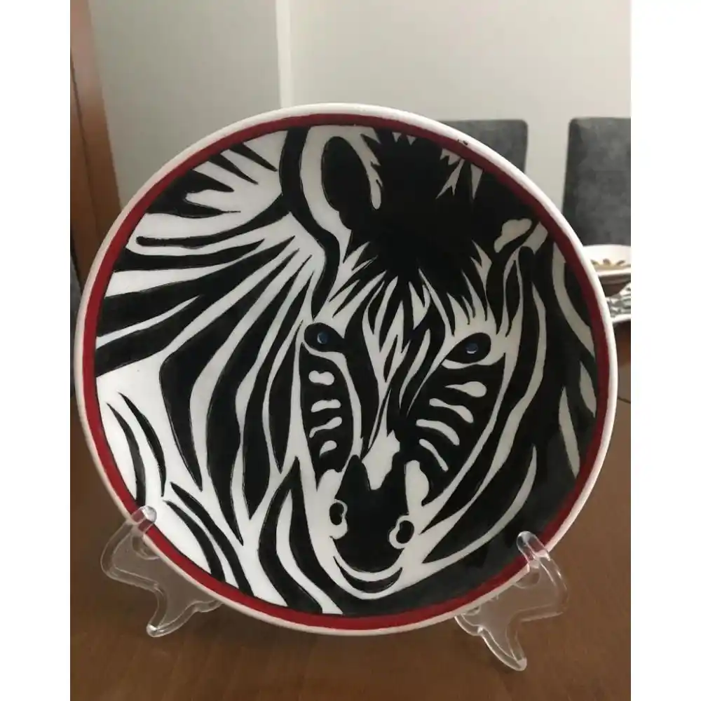 Zebra Desenli Tabaklar ile Modern ve Şık Dekorasyon Çözümleri