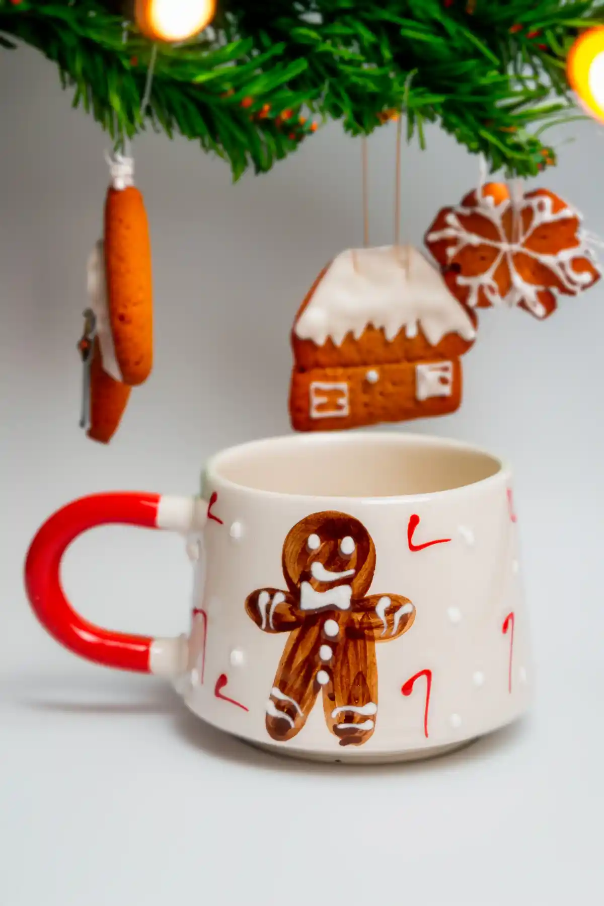 El Yapımı Yılbaşı Seramik Kupası: Şık ve İşlevsel Tasarım ile Hediye Seçenekleri