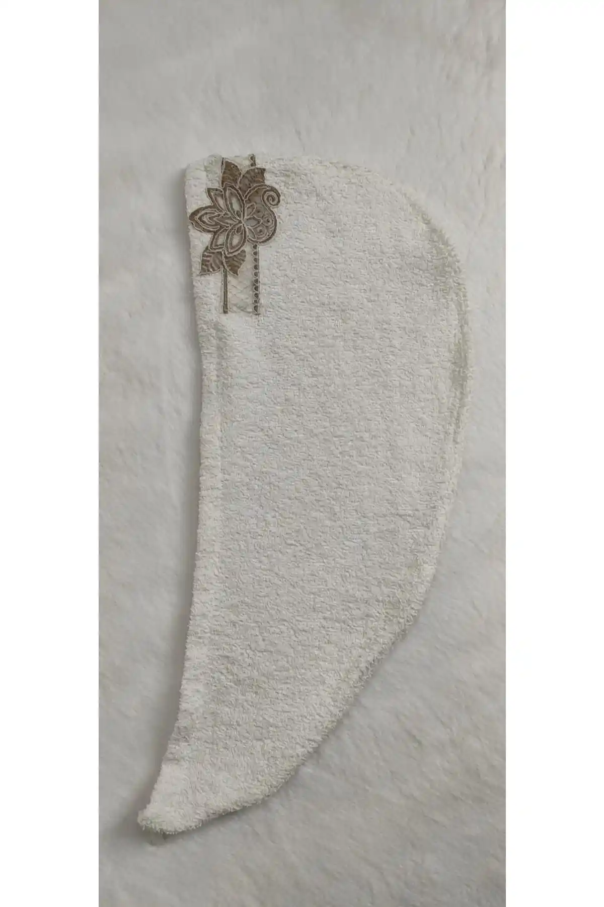 Zümal Dantelli Bone Havlu Saç Kurutma ve Yüz Temizliği İçin Modern Tasarım