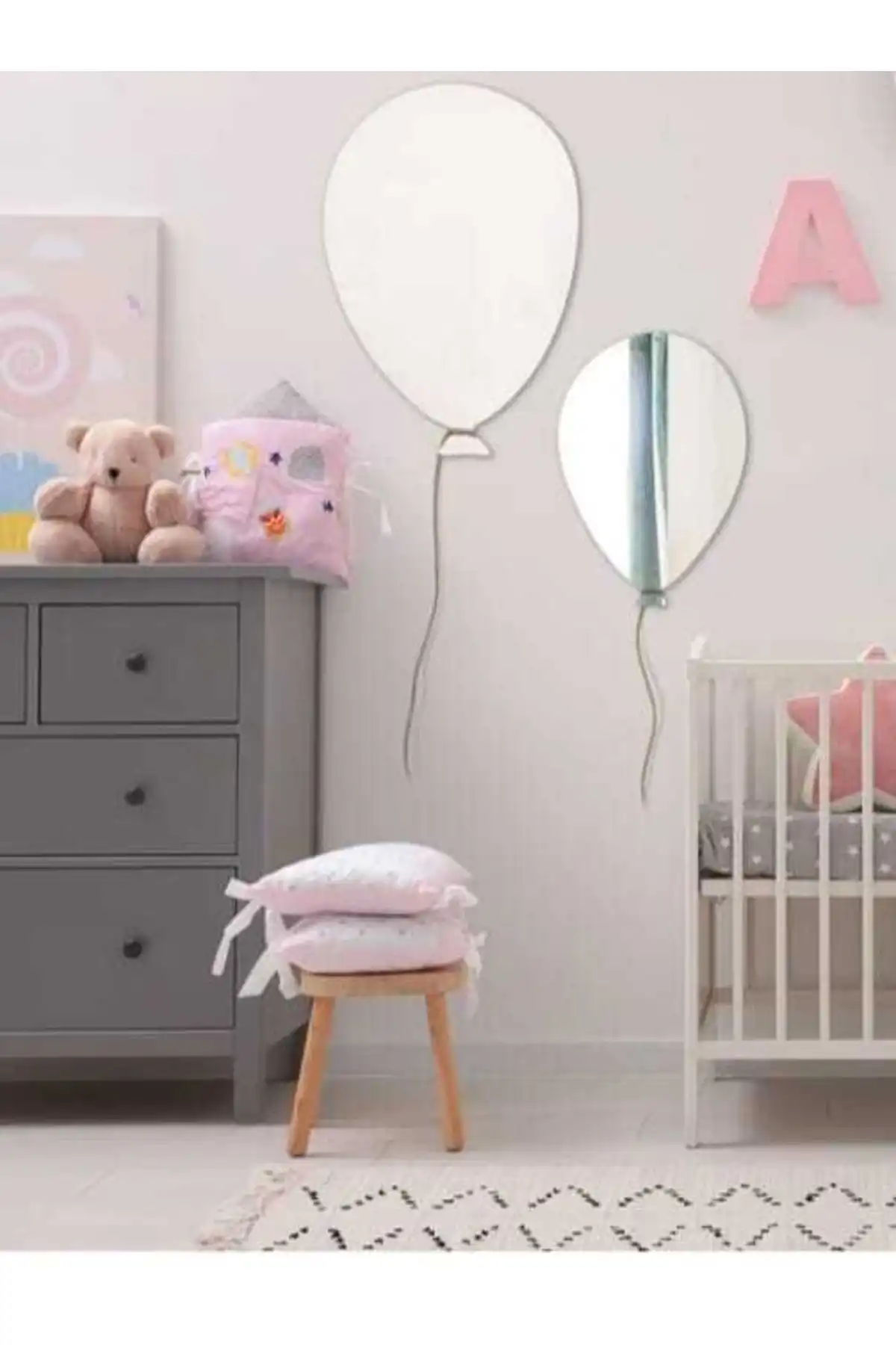 Nef Tasarım Atölyesi Dekoratif Balon Gümüş Ayna Pleksi Duvar Süsü: Modern ve Estetik Bir Seçenek