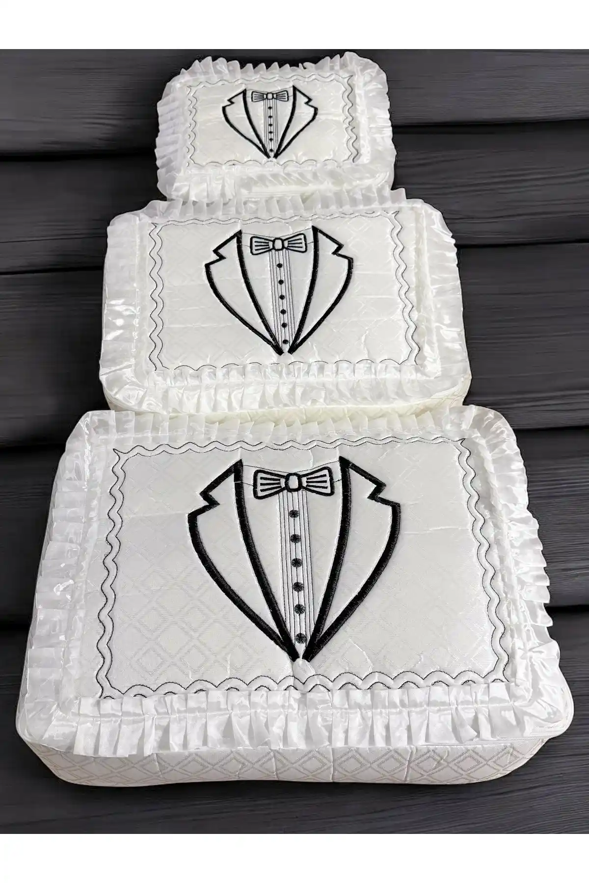 AYHANHOME 3'lü Damat Fiyonk Figürlü Çeyizlik Saten Bohça Seti Özellikleri ve Kullanımı