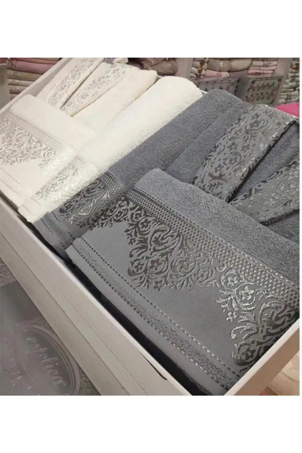 Fiesta 537 Yıldız Desen Gri-Krem Bornoz Takımı: Konforlu ve Şık Çeyizlik Set