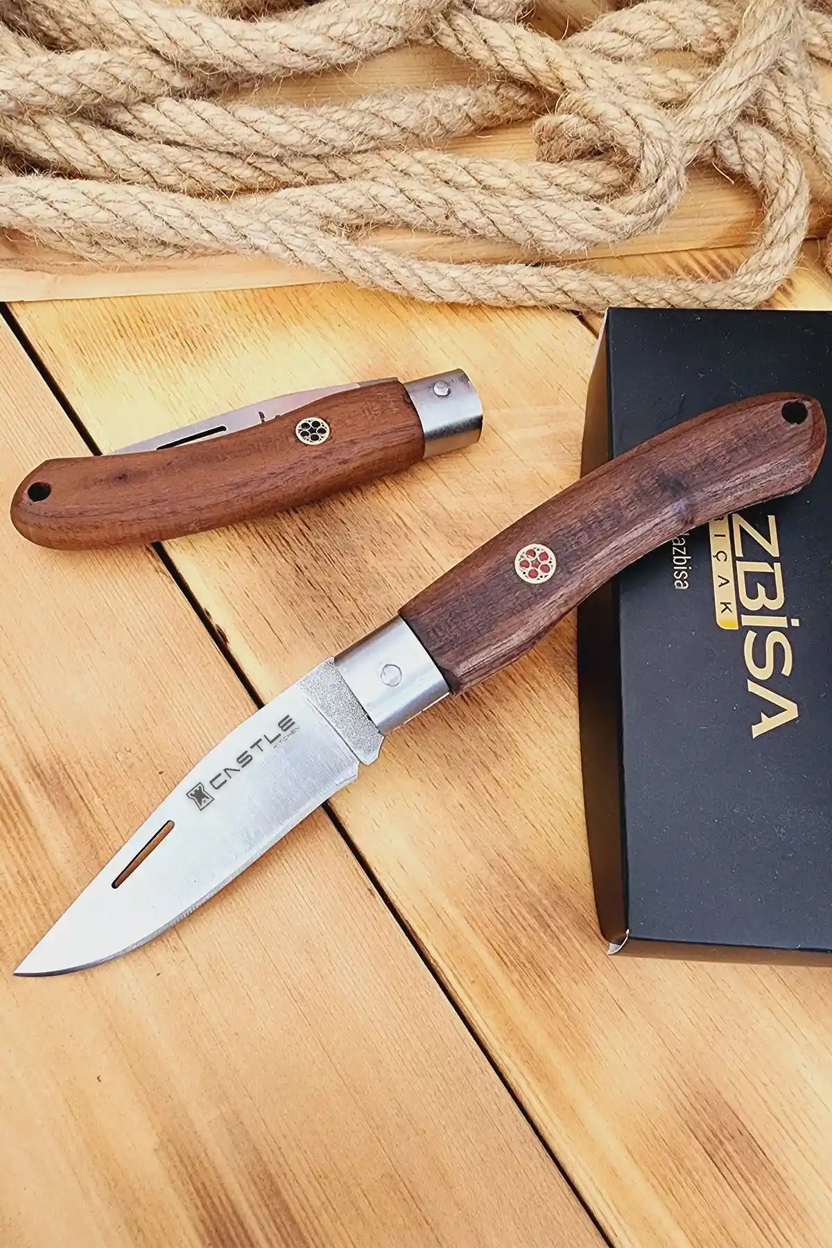 Lazbisa ve Swencraft Kamp Çakıları Karşılaştırması Doğa ve Kamp Aktiviteleri İçin En İyi Seçenekler