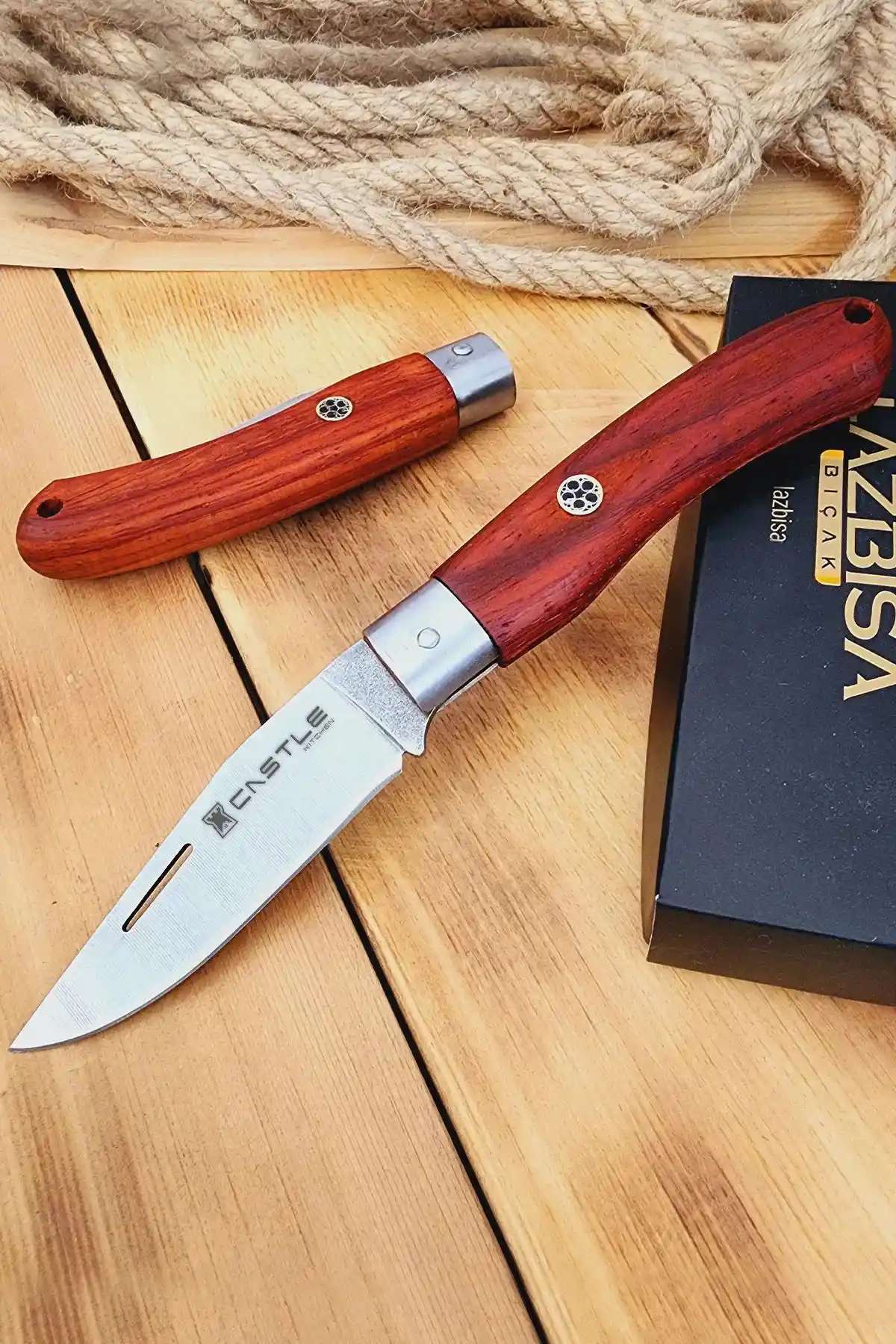 Lazbisa ve Swencraft Kamp ve Piknik Çakıları Karşılaştırması: Hangi Model Daha Uygun