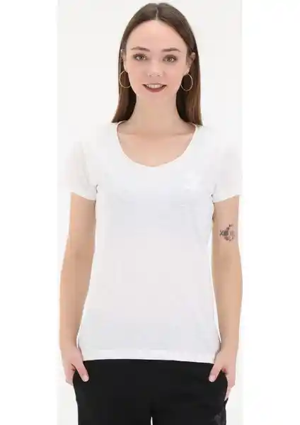 Hummel Alma Kadın Tişörtü Şık ve Rahat Tasarımıyla Günlük ve Spor Kullanımına Uygun