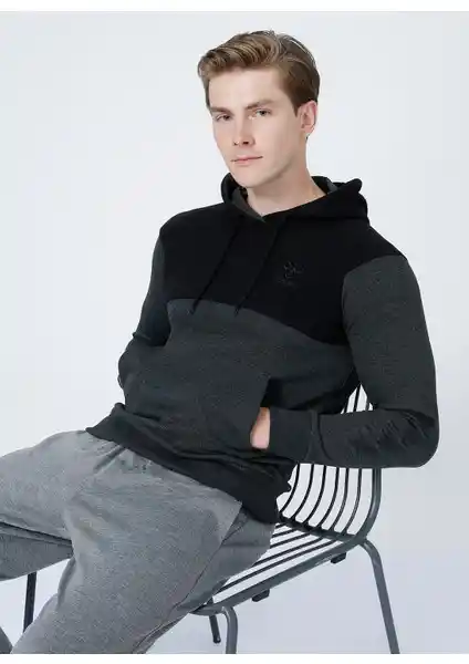 Hummel Fred Erkek Sweatshirt: Modern Tasarım ve Yüksek Kalite ile Günlük Şıklık