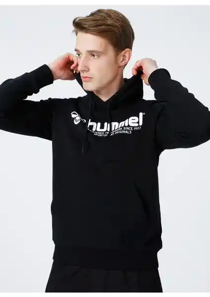 Hummel Regow Erkek Eşofman Üstü 920894-2001: Modern ve Konforlu Spor Giyim Seçeneği