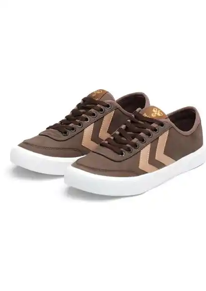 Hummel Stockholm Nubuq Kadın Spor Ayakkabısı Modern Tasarım ve Konfor Bir Arada