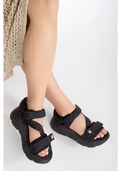 Kadınlar İçin Dolgu Topuk Spor Sandalet Siyah Günlük Kullanım İçin Uygun