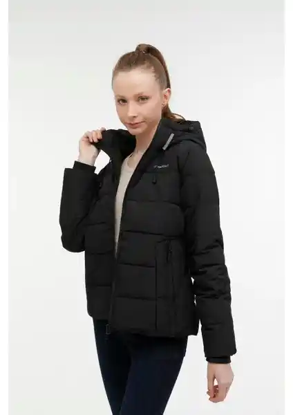 Kadınlar İçin Şık ve Fonksiyonel Siyah Kış Montu: Su ve Rüzgar Geçirmez Özelliklerle Günlük Kullanım