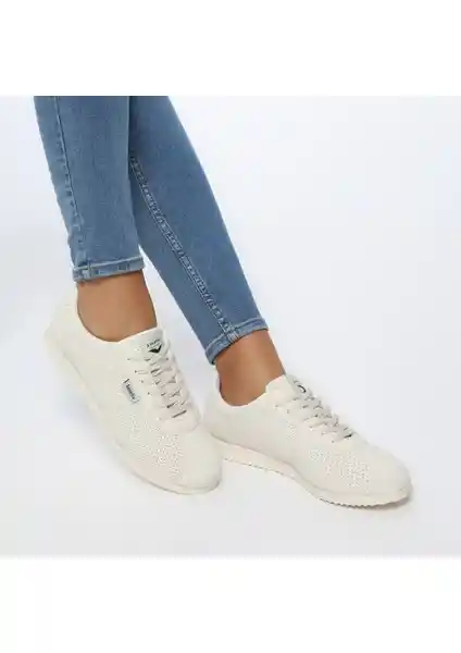 Kinetix Beyaz Kadın Ayakkabısı: Şık ve Konforlu Günlük Spor Ayakkabı Seçenekleri