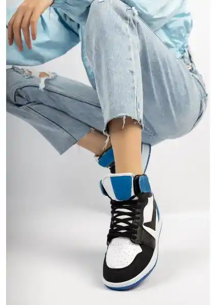 Mcdark Uzun Bilekli Kadın Spor Ayakkabısı Dayanıklı ve Şık Tasarımıyla Öne Çıkıyor