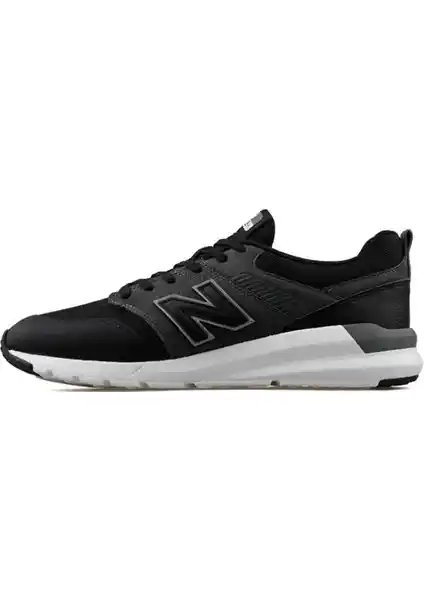 New Balance 009 Siyah Erkek Ayakkabısı: Şıklık ve Konforu Bir Arada Sunan Modern Tasarım