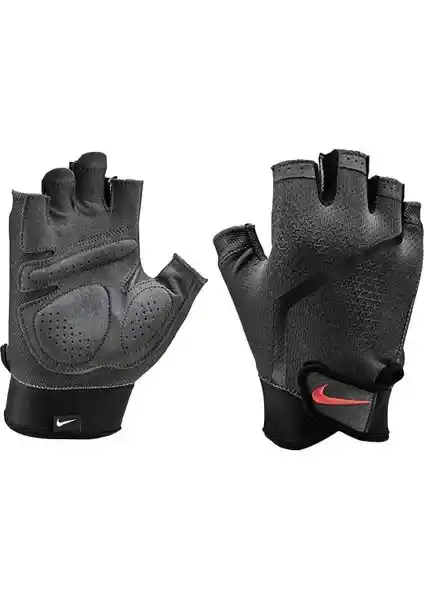 Nike Extreme Fitness Eldivenleri: Dayanıklı ve Nefes Alabilir Tasarımıyla Performansı Artırır