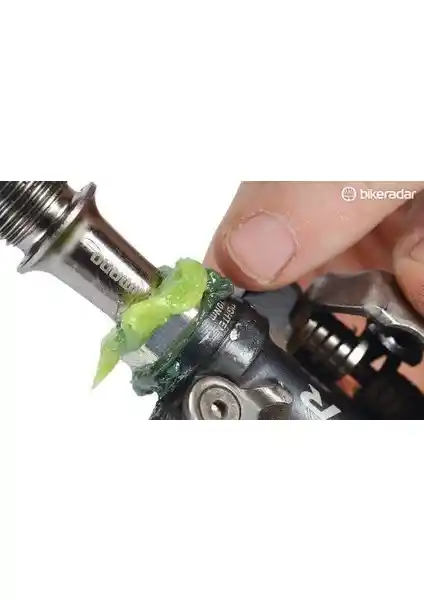 Shimano Gres Yağı 125 ml: Mekanik Parçaların Ömrünü Uzatan Yüksek Performanslı Yağlama Çözümü