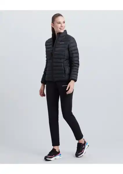 Skechers W Turtle Neck Essential Siyah Mont: Modern ve Fonksiyonel Kadın Kış Giyim Ürünü