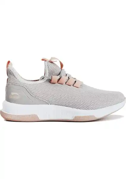 Slazenger ABENA I Kadın Sneaker: Günlük Rahatlık ve Şıklık Sunan Modern Spor Ayakkabı