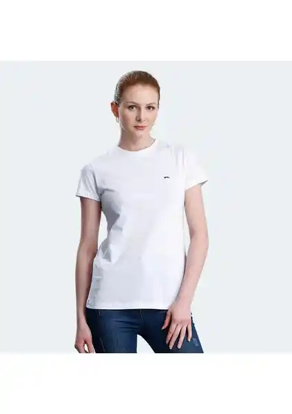 Slazenger Korneli I Kadın Tişört: Yazlık Şıklık ve Konfor Sunan Modern Tasarım